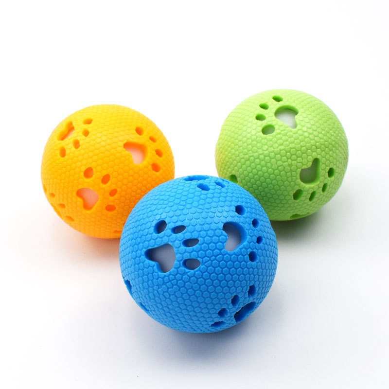 Nueva TPR huellas huecas bola luminosa resistente a mordeduras juguete para perros goma bola elástica juguete para Mascotas Fábrica al por mayor