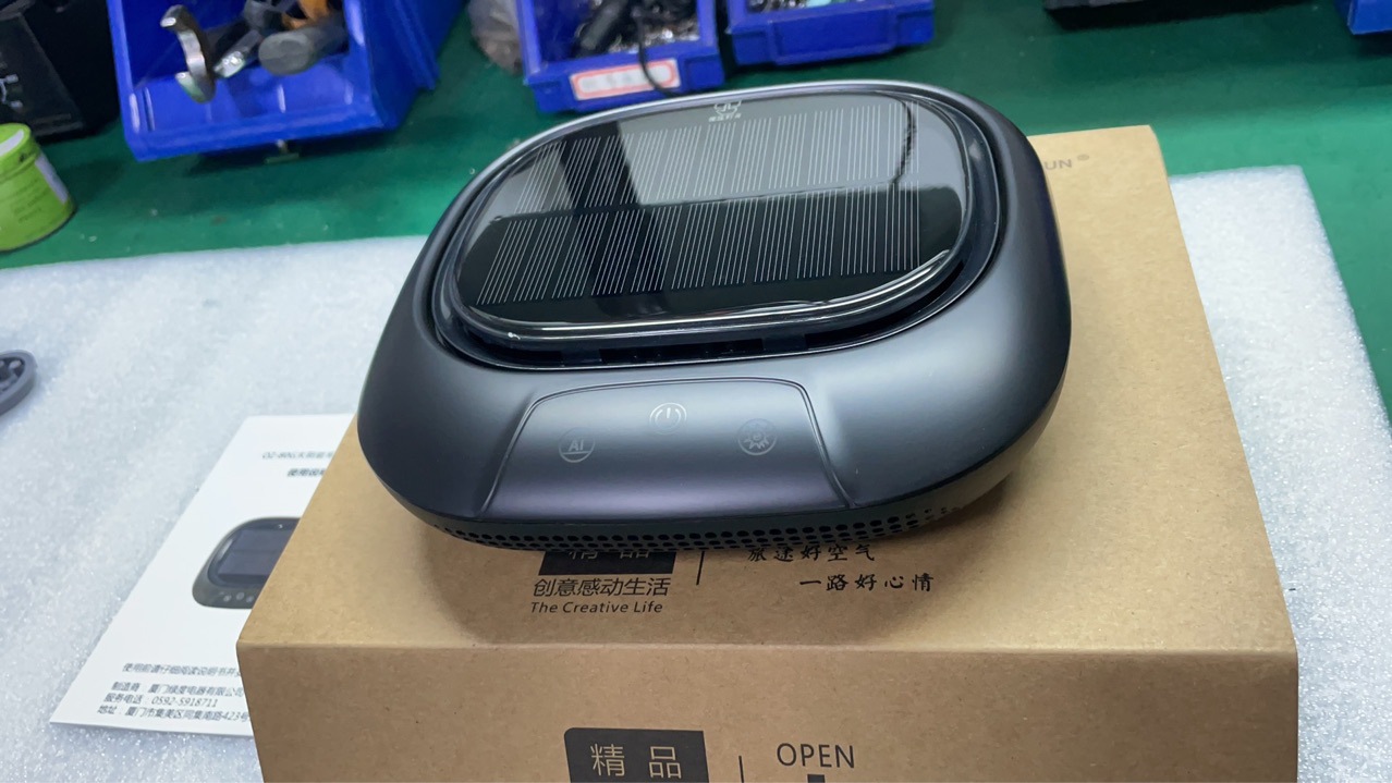 Solar-Powered Car Air Purifier for Vehicles, Removes Formaldehyde, Sterilizes, Deodorizes, Negative Ion Car-Mounted Type