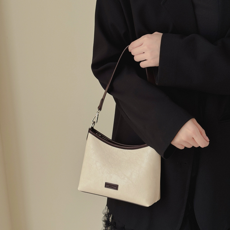 Bolsa de brazo popular diaria coreana de nicho para mujeres 2026 nueva moda mochila de hombro para viajar bolso cuadrado simple