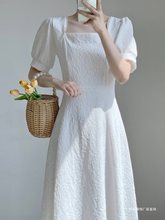 茶歇法式初恋长裙女夏季新款气质感方领白色提花连衣裙小个子