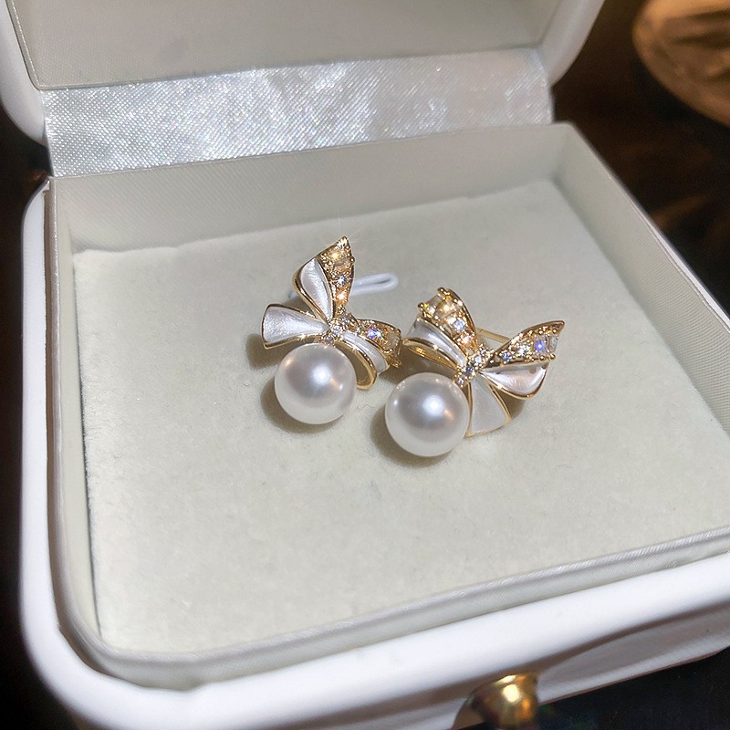 Aguja de plata Pendientes de lazo de diamantes coreanos Pendientes de temperamento de moda de todo fósforo Pendientes de diseño de nicho Sentido de lujo ligero