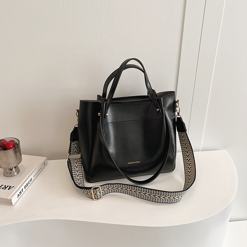 Borse da donna 2026 Nuovo modello Semplice Moda Borsa a tracolla grande capacità Vintage Tote_voghion.com