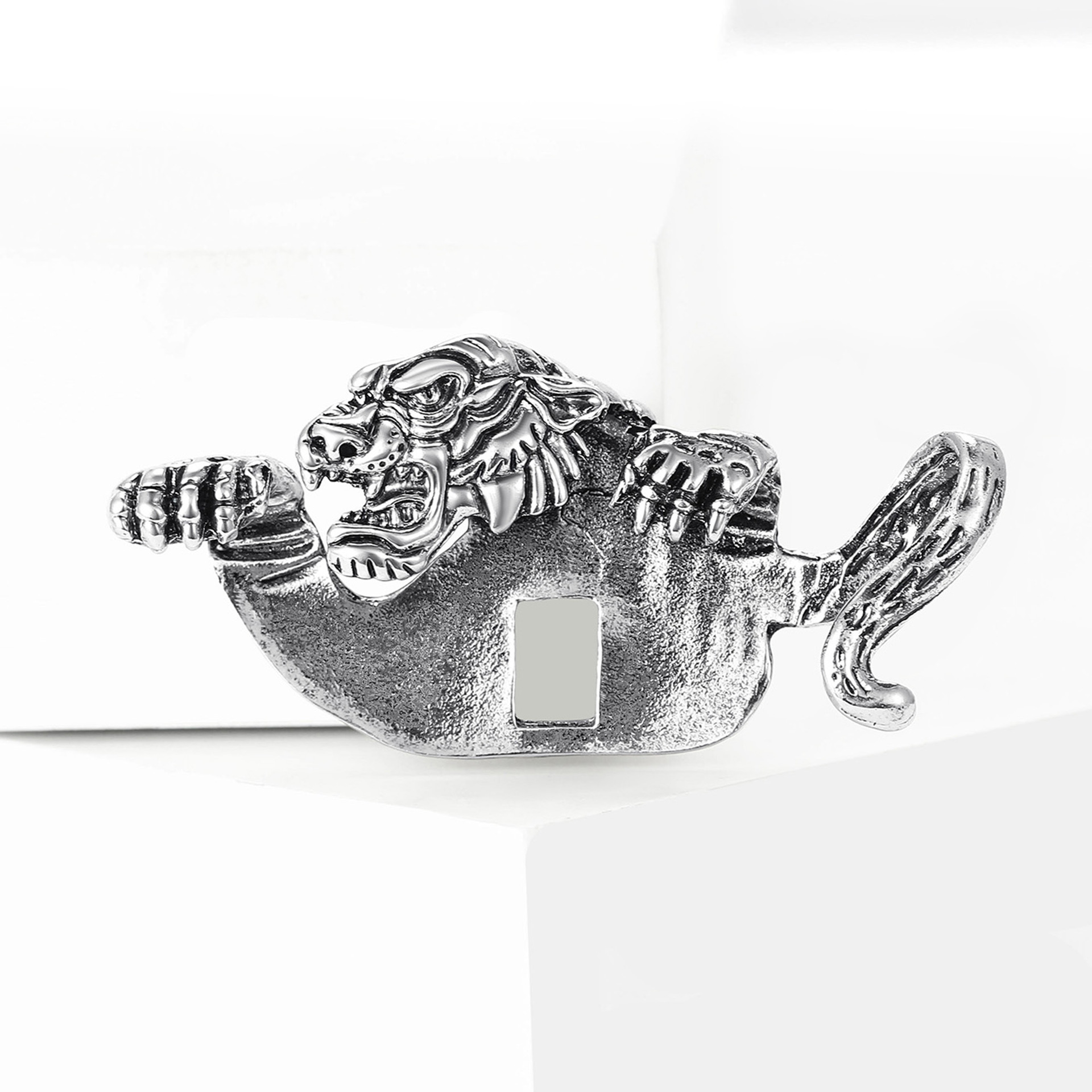 New Vintage-Style Bold Alloy Enamel Tiger Brooch, Creative and Versatile Men's Suit Coat Lapel Pin Accessory