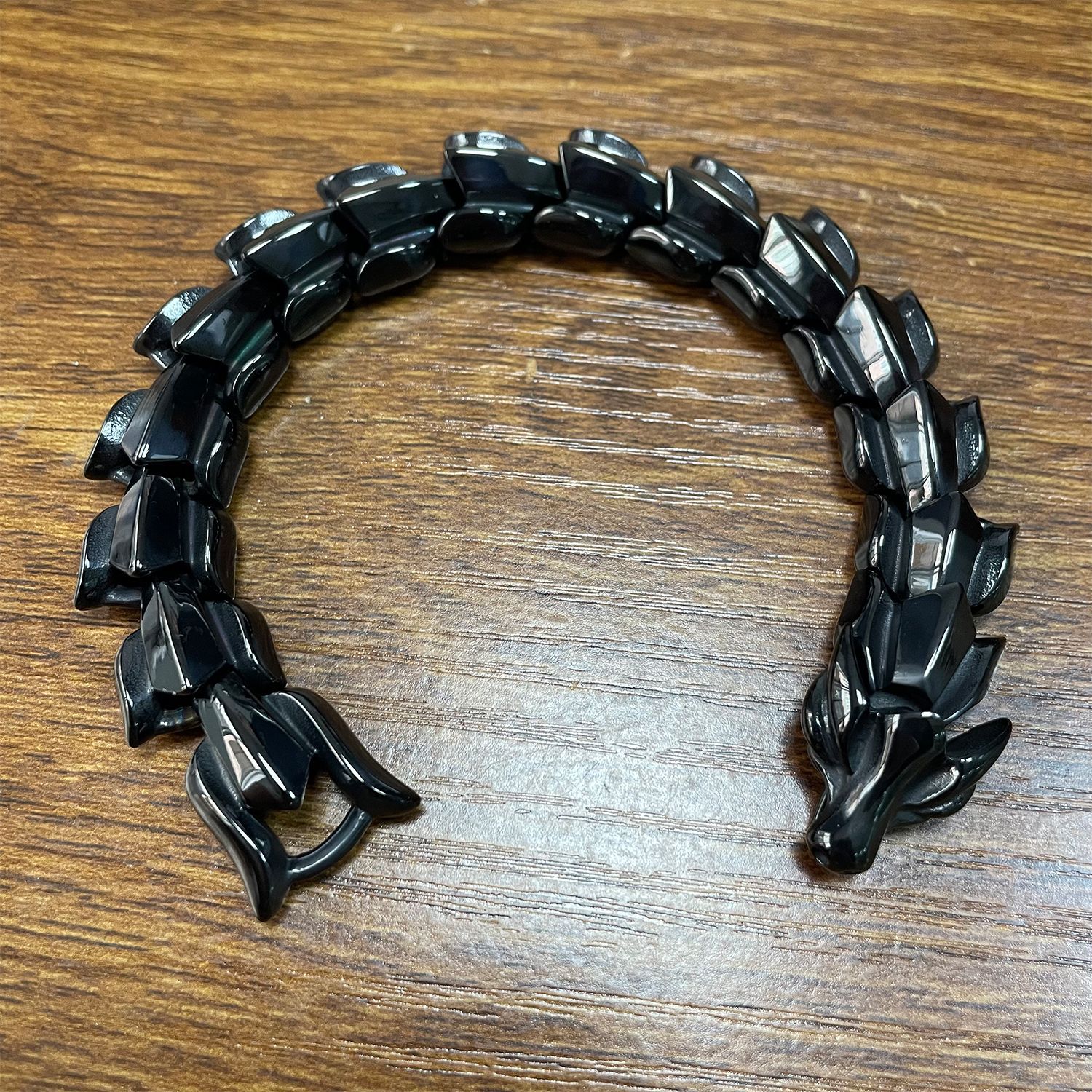 Joyería punky europea y americana venta al por mayor de los hombres de moda creativa personalizada dragón hueso cadena pulsera moda dominante titanio acero pulsera