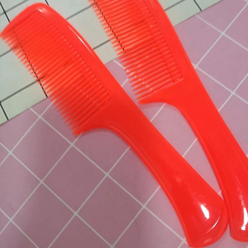 古い櫛を折って家庭用プラスチック木櫛熟ゴム男女の頭に美容櫛の大きな赤い櫛を厚くする|undefined