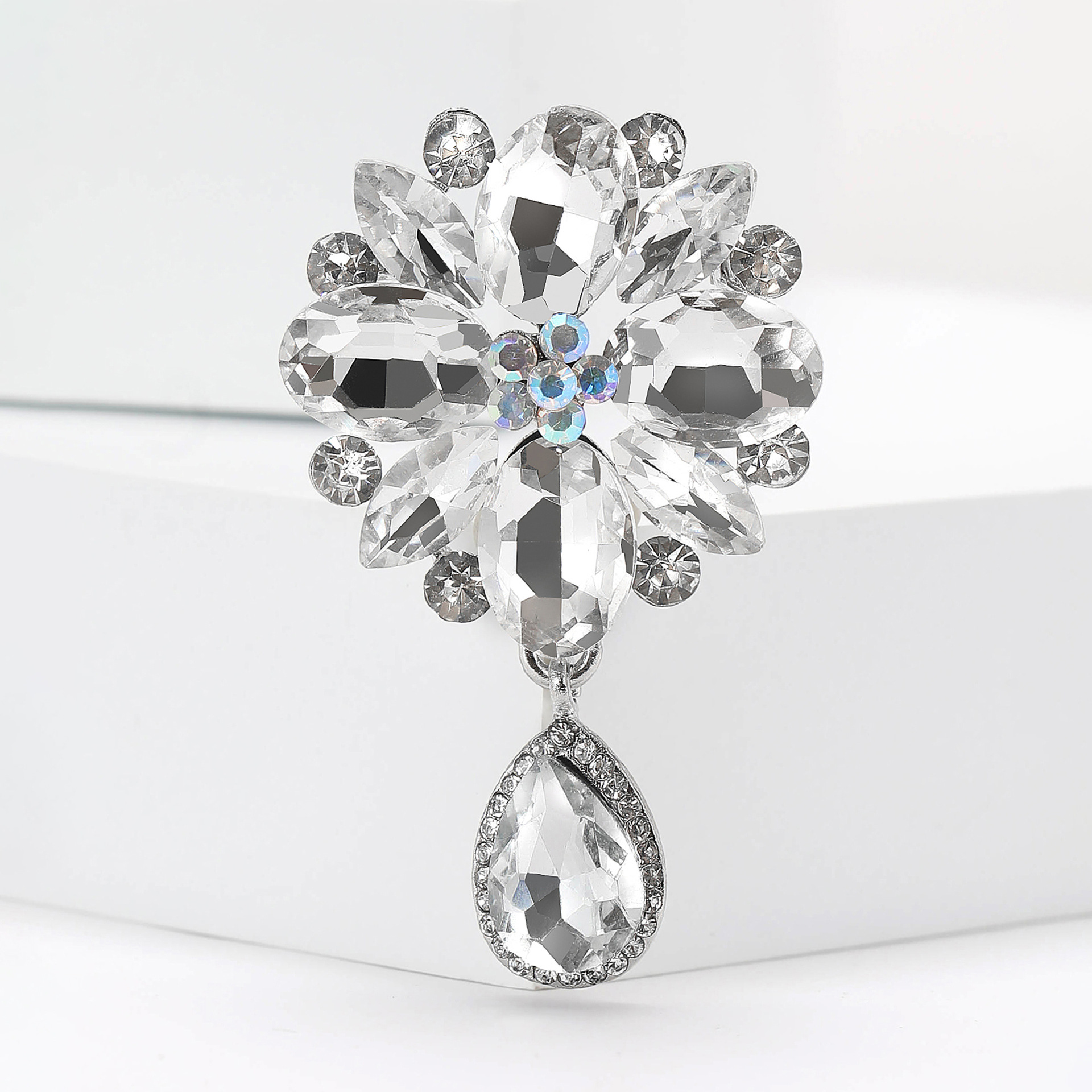 Elegant Retro Pin Water Droplets Flower Alloy Inlay Rhinestones Glass Women's Brooches display picture 10