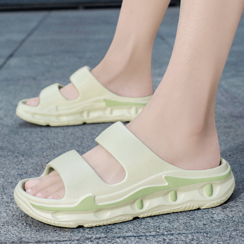 Zapatillas hombre 2025 nuevo verano antideslizante suela gruesa sensación de mierda sandalias y zapatillas pareja casa al aire libre zapatillas de dos desgaste