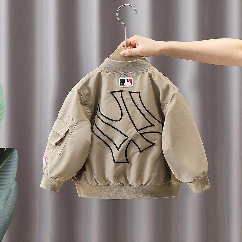 7626 chaqueta de letras para niños 2025 nuevo chico guapo primavera chaqueta coreana ropa de béisbol de primavera y otoño para niños