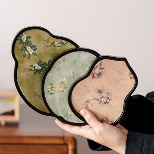 ���Ƹ���̨��ϯ���bС�����Ӳ�P��̨��߲��бP�سи��ݹ����