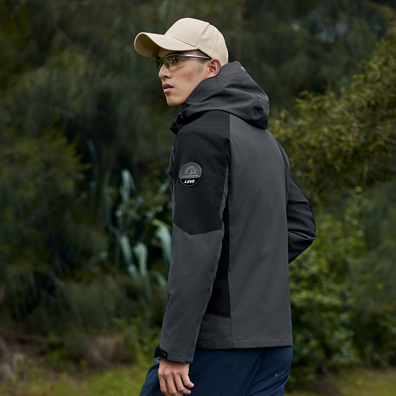 3 - en - 1 moda de otoño y invierno para parejas a prueba de viento, impermeable y cálido, traje de asalto desmontable al aire libre para escalar montañas