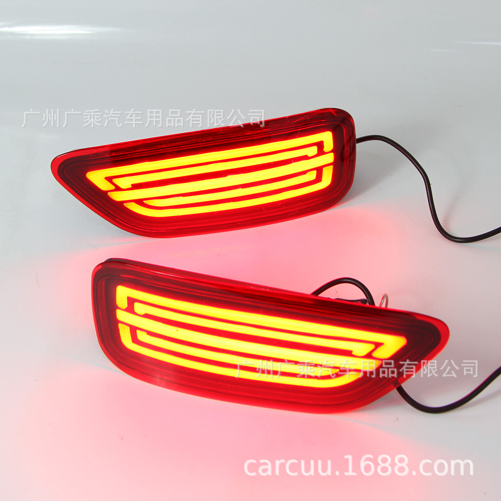Aplicable a 14-19 Nissan Toule parachoques trasero luz Toule luz de advertencia de luz de freno con función de dirección streamer