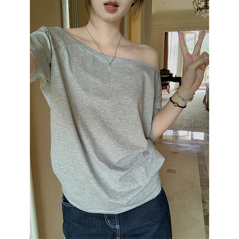 Niche Design Off-Shoulder Gray Short-Sleeved T-Shirt for Women in Summer, Chic Loose Casual Simple Sloping Shoulder Pure Cotton Top Niche Design Off-Shoulder Gray Short-Sleeved T-Shirt for Women in Summer, Chic Loose Casual Simple Sloping Shoulder Pure Cotton Top