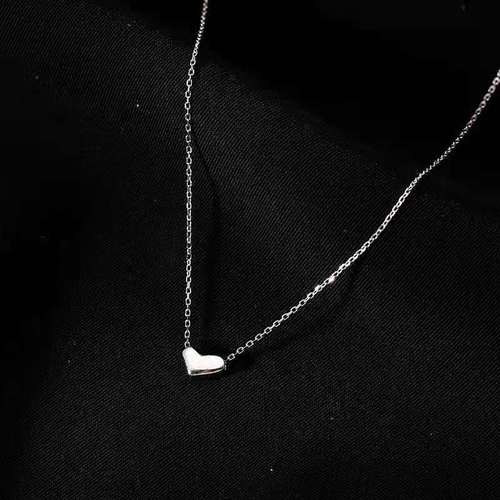 Japanese and Korean Style Double-Sided Small Heart Titanium Steel Necklace for Women, Light Luxury, Unique Design, High-End Charm Pendant Jewelry for Wholesale