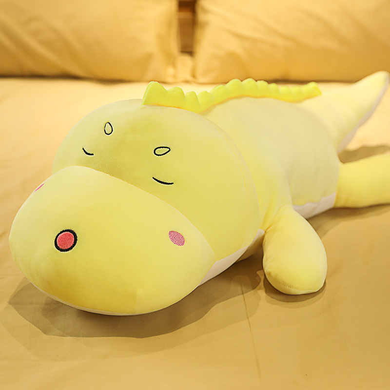 かわいい恐竜のぬいぐるみのベッドの上で寝ます。|undefined