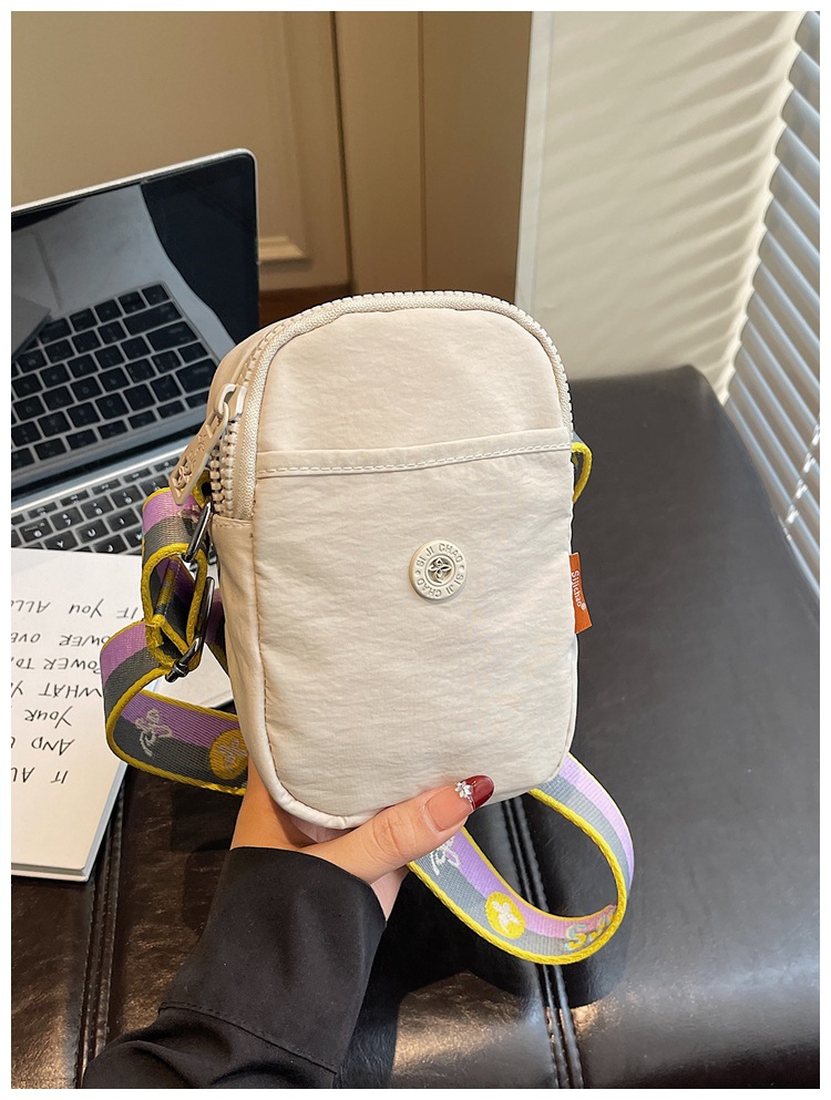 Bolso de nylon de moda para mujeres 2026 nuevo bolso de teléfono móvil ligero casual simple bolso de transporte de viaje