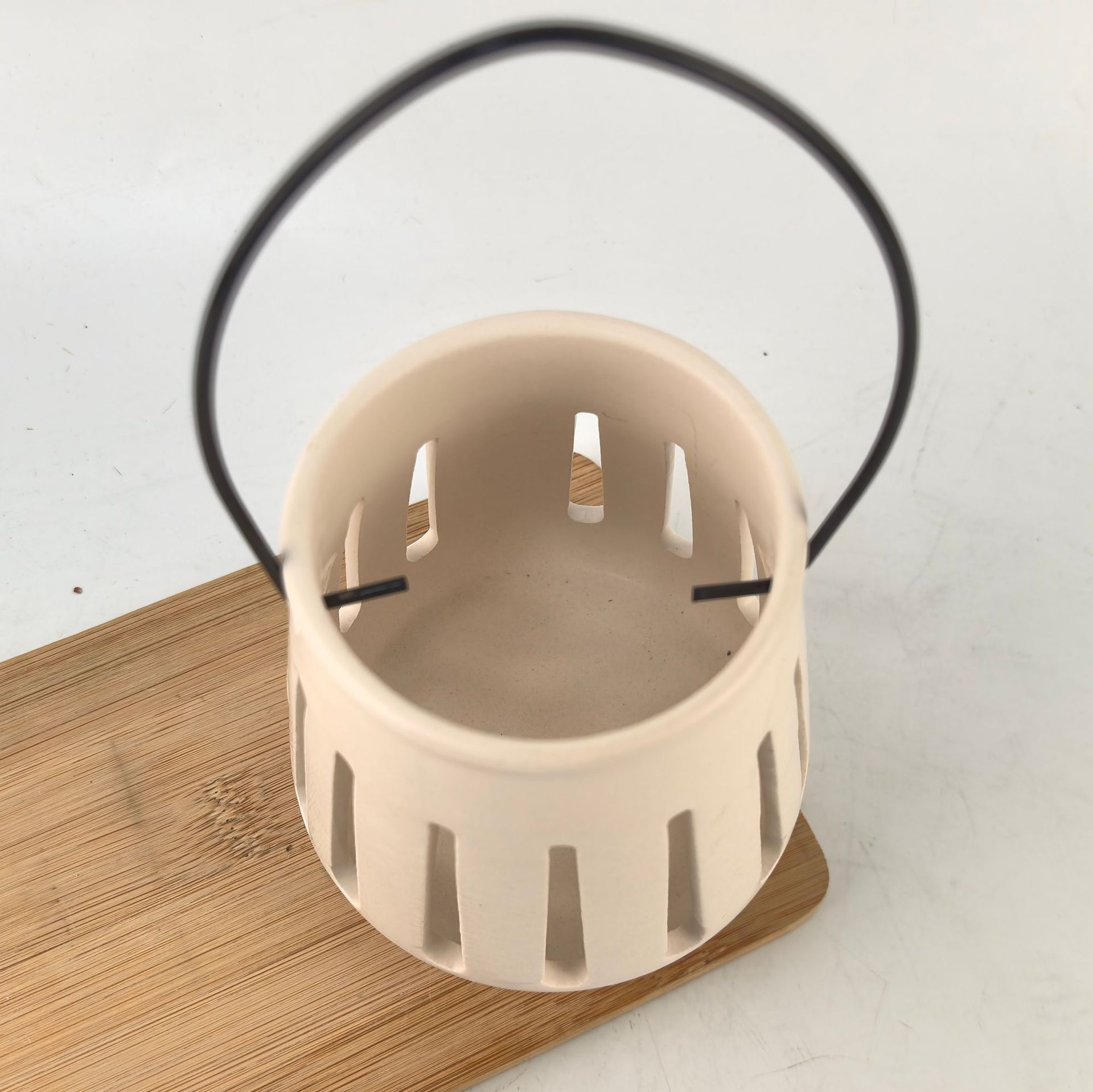 Nuevo estilo transfronterizo linterna simple china jardín decoración del hogar candelabro creativo europeo impermeable al aire libre luz de viento portátil