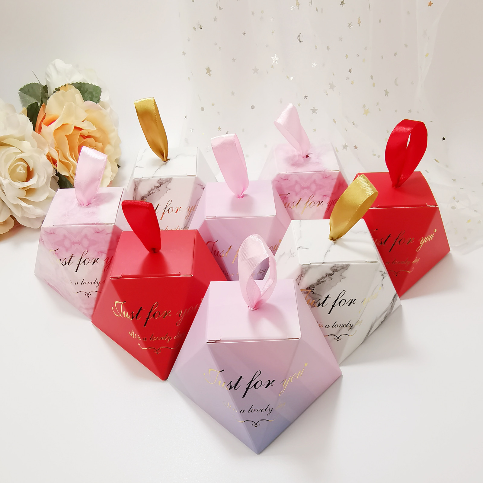 Popular hot-selling wedding candy box, wedding table candy packaging box, wedding guest gift return box, diamond hand-held box.