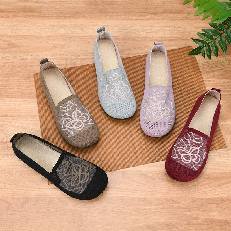 Женские вышитые туфли, весна 2025, новый стиль, старинные пекинские тканевые туфли, туфли-лоферы для женщин среднего и старшего возраста, тонкие повседневные туфли