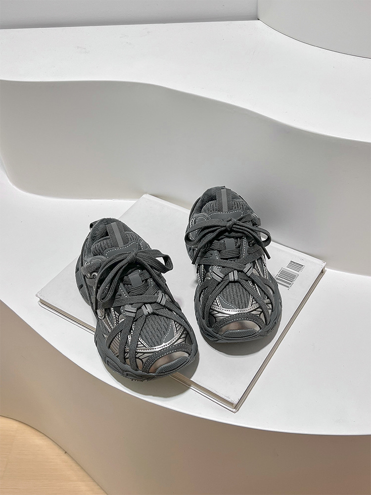 Collection automne-hiver 2025 de la marque tendance pour enfants : baskets Spider-Man à lacets, doublées en polaire, pour papa et fille, style sport parent-enfant._voghion.com
