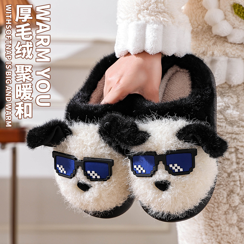 Zapatillas de algodón para mujeres otoño y invierno 2025 nuevo interior antideslizante pisar mierda sensación de fondo grueso zapatillas de peluche para hombres