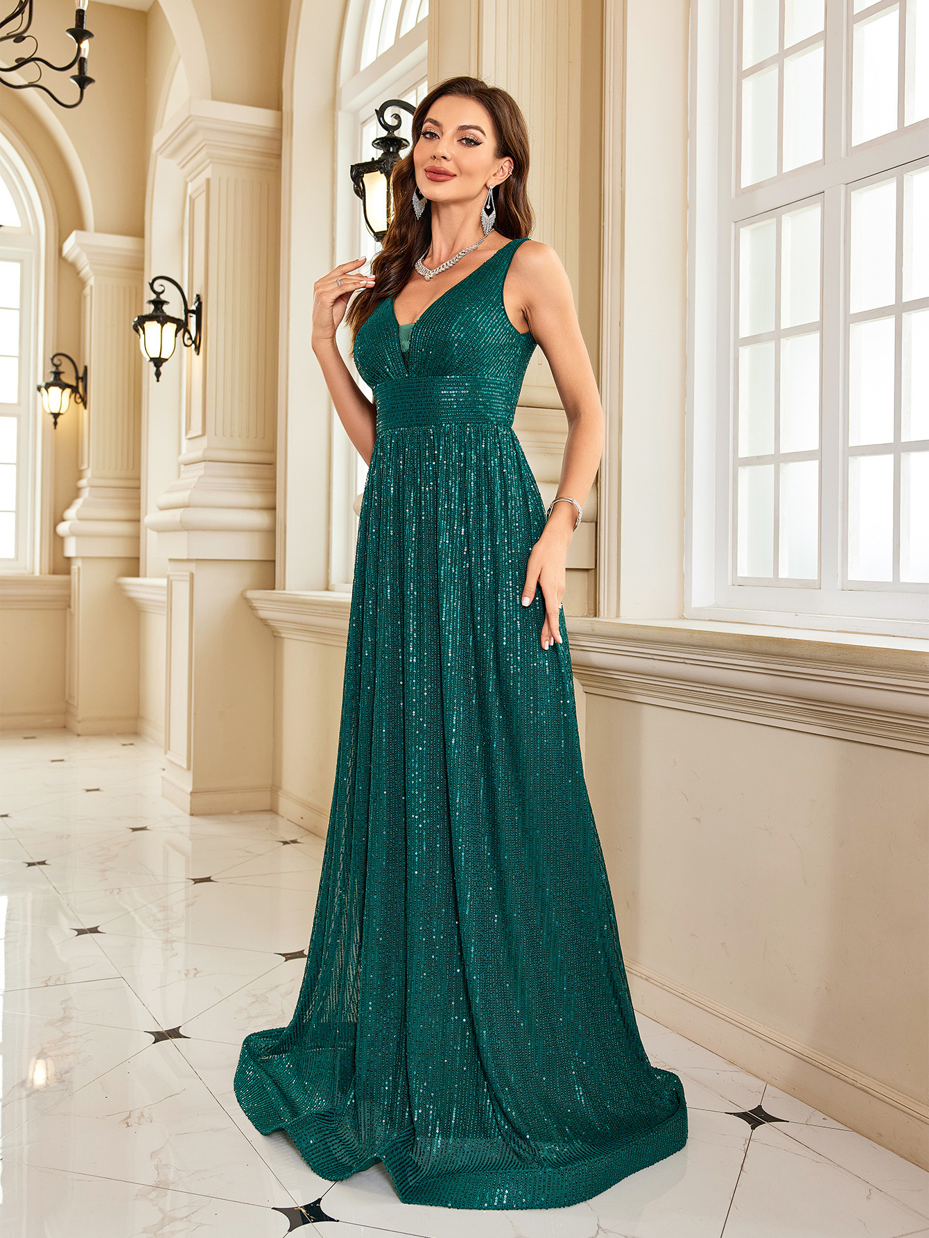 Elegant Emerald Green Sequin Backless Evening Gown For Weddings_voghion.com