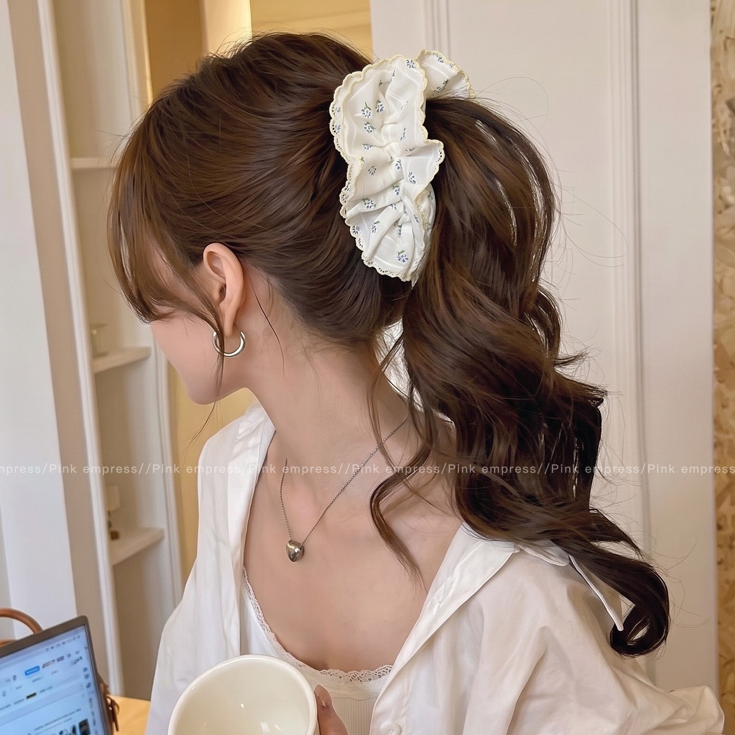 1# fresh blue floral tiered banana clip - approx. 10cm * fabric + acrylic