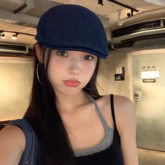 青い日本のカウボーイの前に帽子の女性の英倫の復古の画家のアヒルの舌の帽子の大きい頭の周りの百合は春の夏の潮をかぶります。