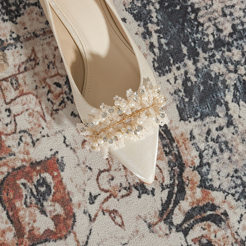 Les chaussures de demoiselle d'honneur de Niche française peuvent être portées quotidiennement au printemps, chaussures plates en peau de mouton à talons épais et pointus en perles et cristaux_voghion.com