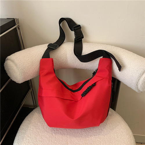 Japanese-style literary nylon dumpling bag, large capacity new fashion commuting crossbody bag, trendy solid color single-shoulder bag, wholesale