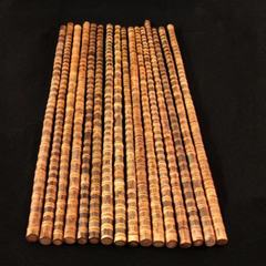 羅漢竹の棒は手で磨きます。