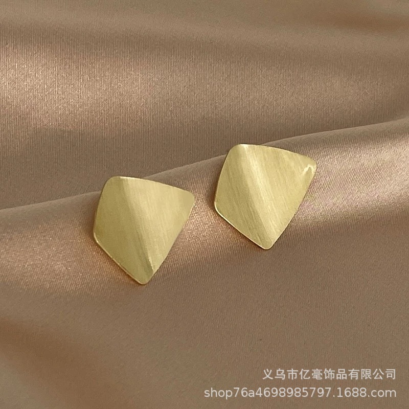 S925 Pendientes de perlas de temperamento Pendientes de lujo ligero de alta gama Pendientes al por mayor y al por menor transfronterizos Mujeres