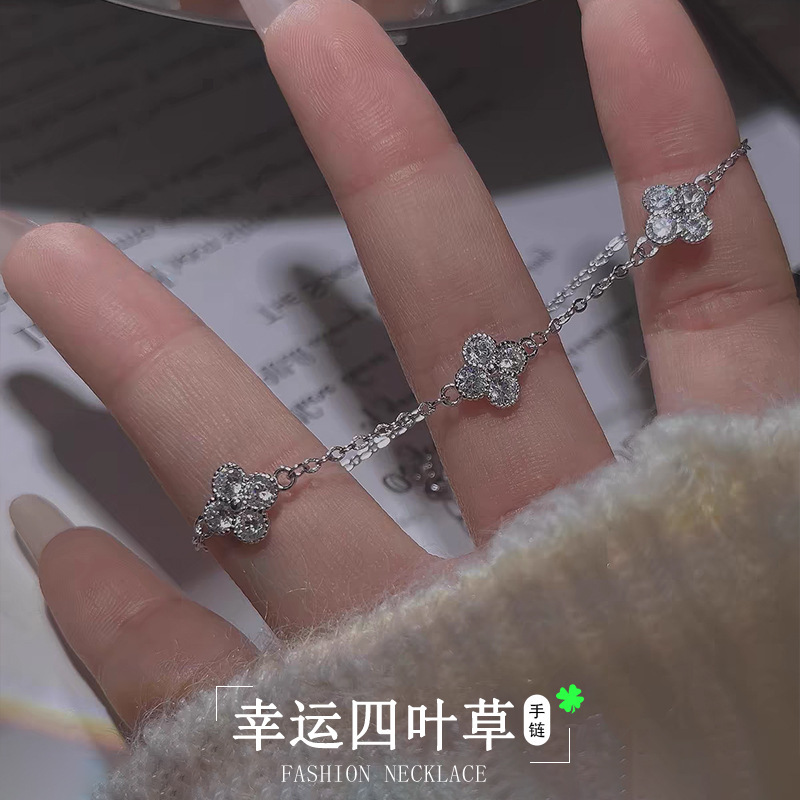 ミニ四叶のクローバーのブレスレットの女性の軽豪華な小衆の精巧な高級感の幸運な花の手飾りは彼女にプレゼントします。|undefined