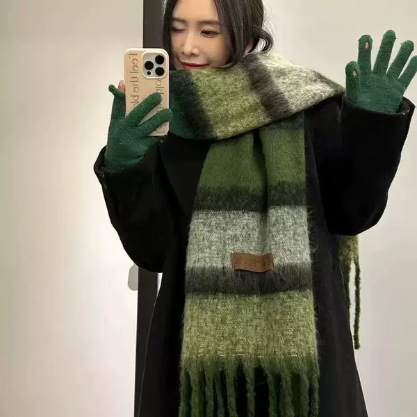 New autumn and winter scarf, fashionable and versatile plaid scarf for women, high-end plaid shawl with color-blocking and tassel design