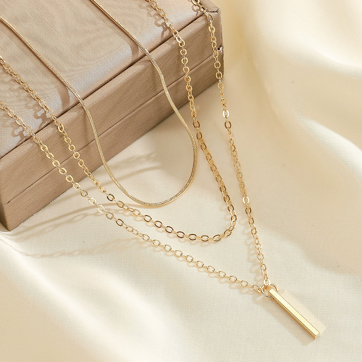 Популярное трансграничное многослойное ожерелье в европейском и американском модном богемном стиле с индивидуальным дизайном и легкой роскошной цепочкой на ключицу.