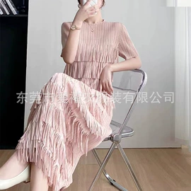 连衣裙;女式T恤;半身裙