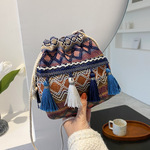 New Woven Tassel Mobile Phone Bag 2024 Fashion Versatile Drawstring Women's Portable Bag Design Crossbody Small Bag