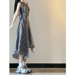 レトロな格子のワンピースの女性の夏の気質は腰のベストのスカートのデザイン感を収めます。