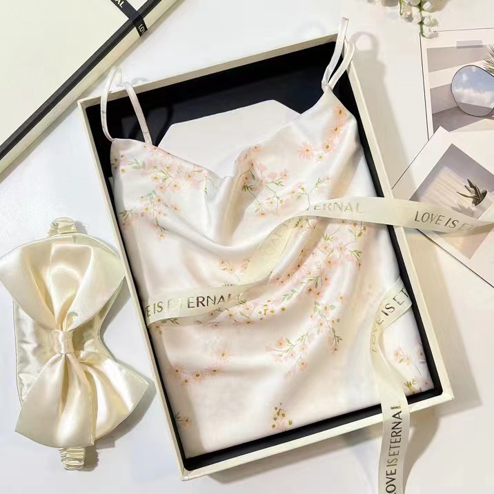 여성을위한 섹시한 잠옷 여름 2025 새로운 얼음 실크 하이 엔드 스윙 칼라 꽃 서스펜더 잠옷 홈웨어