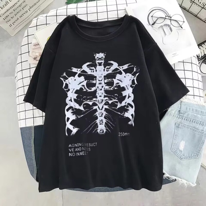 Funny women's t-shirt with black skull and heart-print, short-sleeved streetwear, Harajuku top, women's clothing, European and American style Funny women's t-shirt with black skull and heart-print, short-sleeved streetwear, Harajuku top, women's clothing, European and American style
