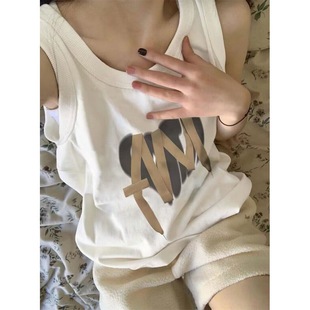 ��ɫ���޿��䱳��Ů�⴩�����n��o��t���ļ��OӋ��С�����³���