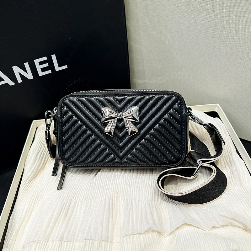 Bolsos transfronterizos para mujer 2024 nuevo bolso de cámara de todo fósforo de moda de alta gama casual simple bolso cuadrado pequeño de mensajero de un solo hombro