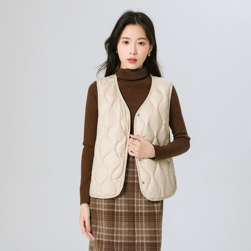 New Standard 90 Fleece V-neck Inner Ware Shoulder Lightweight Down Vest Women's Winter New Gourd Pattern Collarless Cloud Inner Ware