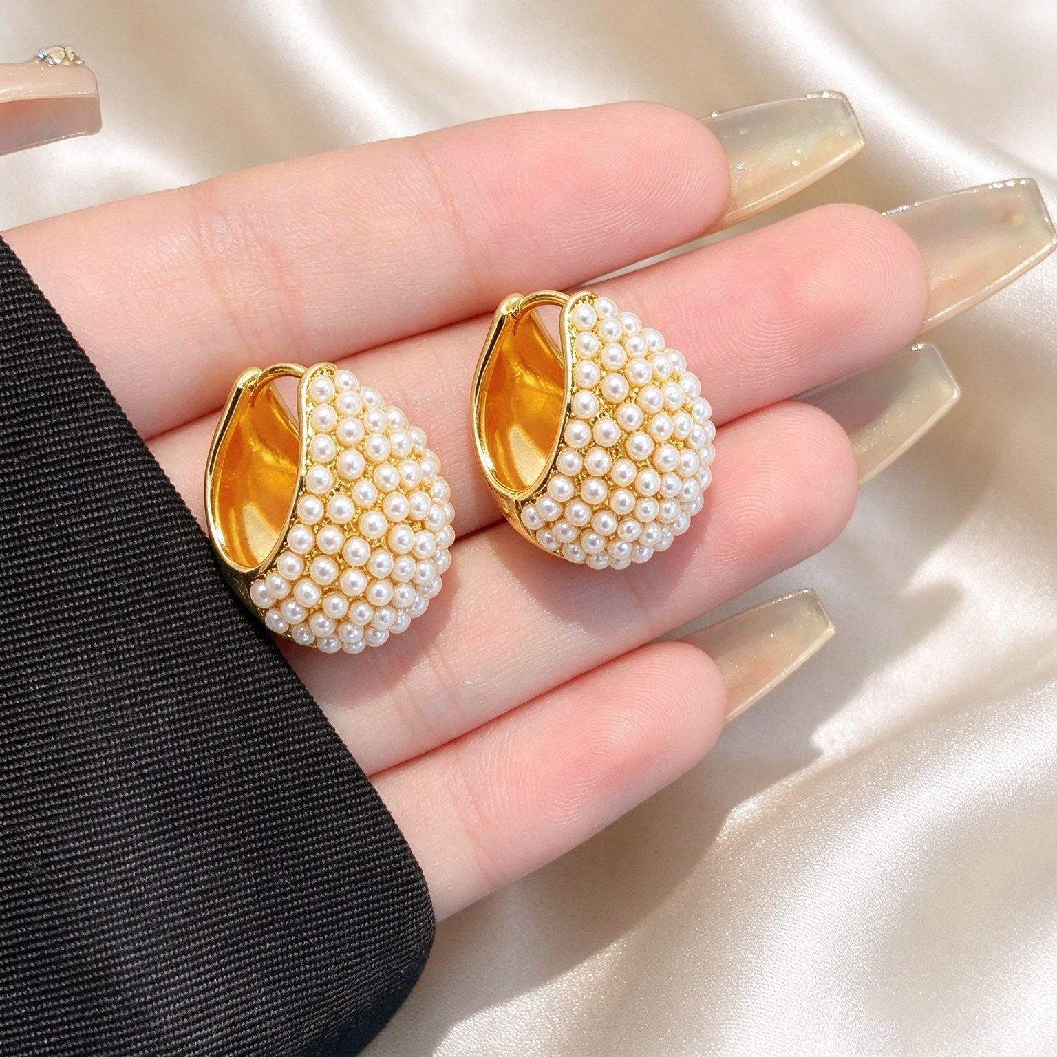 Light luxury, high-end feel, small pearl earrings, versatile and stylish, trendy earrings, exquisite and minimalist pearl jewelry, wholesale