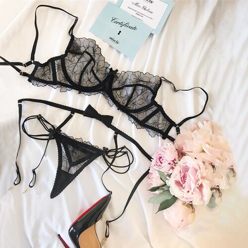 Large size European and American sexy lingerie transparent temptation bra garter belt embroidered sexy lingerie three-piece set with steel ring