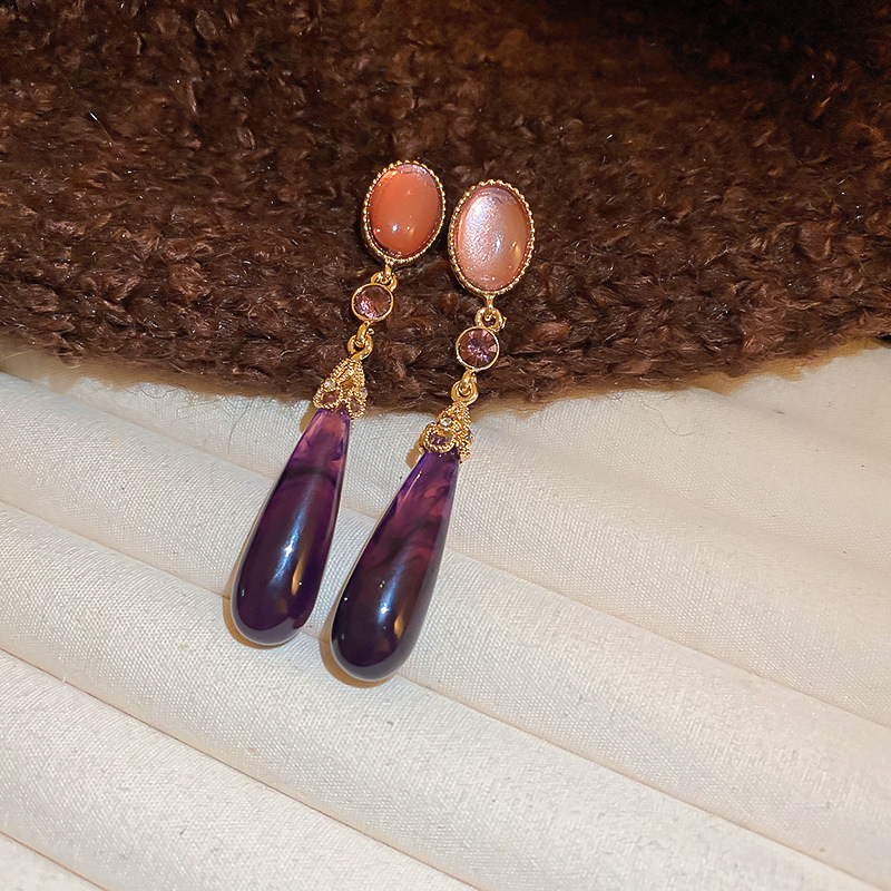 Designer style diamond inlaid resin water drop earrings, artistic retro light luxury long earrings, antique style earrings_voghion.com