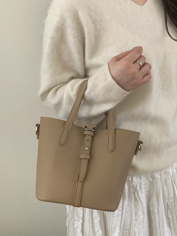 Nicho coreano canasta de platos portátiles bolsos de cubo para mujeres 2026 ventas calientes nuevas bolsas de hombro casuales de gran capacidad