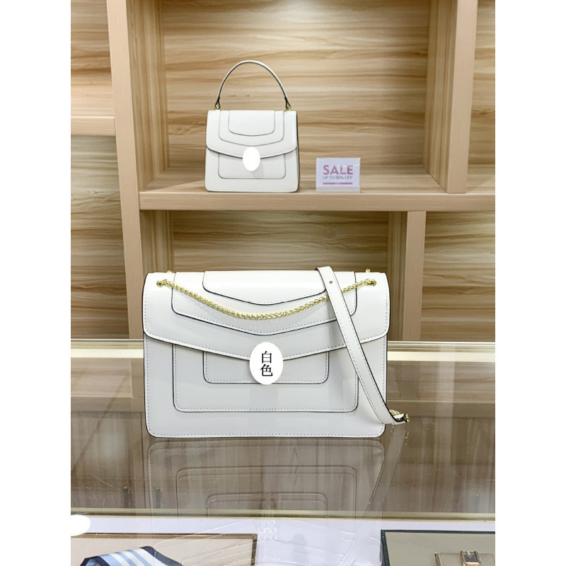 High-End Niche Chain Bag, New Fashion Design, Small Square Bag, Versatile Shoulder and Crossbody Bag for Women, Light Luxury for Commuting High-End Niche Chain Bag, New Fashion Design, Small Square Bag, Versatile Shoulder and Crossbody Bag for Women, Light Luxury for Commuting
