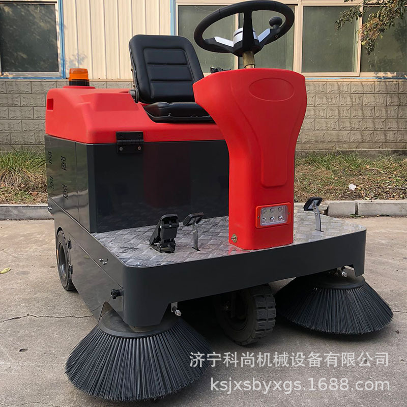 供应小款座驾扫地车 电动扫吸一体清扫车 环卫扫地车