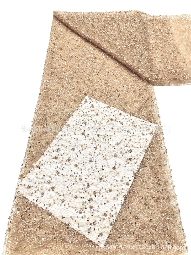 Tejido de encaje de perlas de oro ligero tamaño de perlas sequinado alto vestido de hombro inclinado tejido bordado a mano