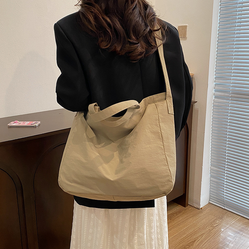 Simple relajado sensación de gran capacidad bolso de lona de hombro de mujer hollow viento versátil bolso de mochila